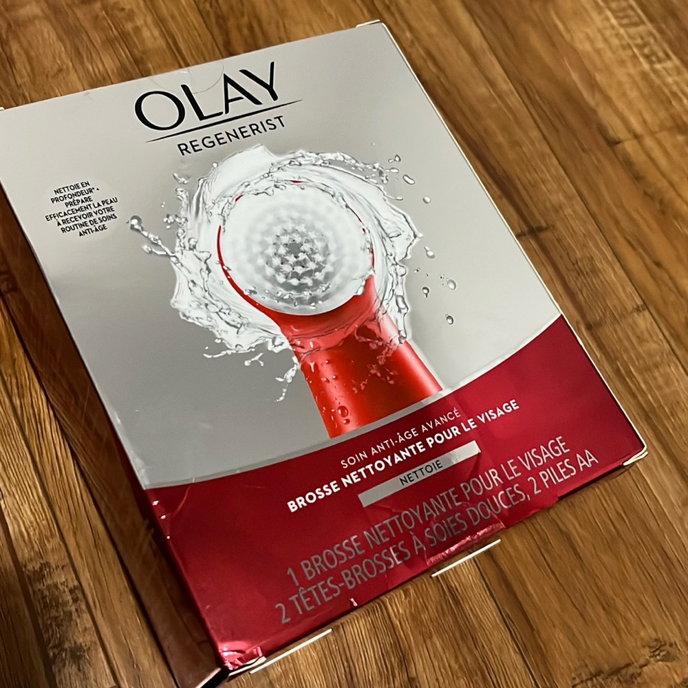 Olay Regenerist Facial Cleansing Brush